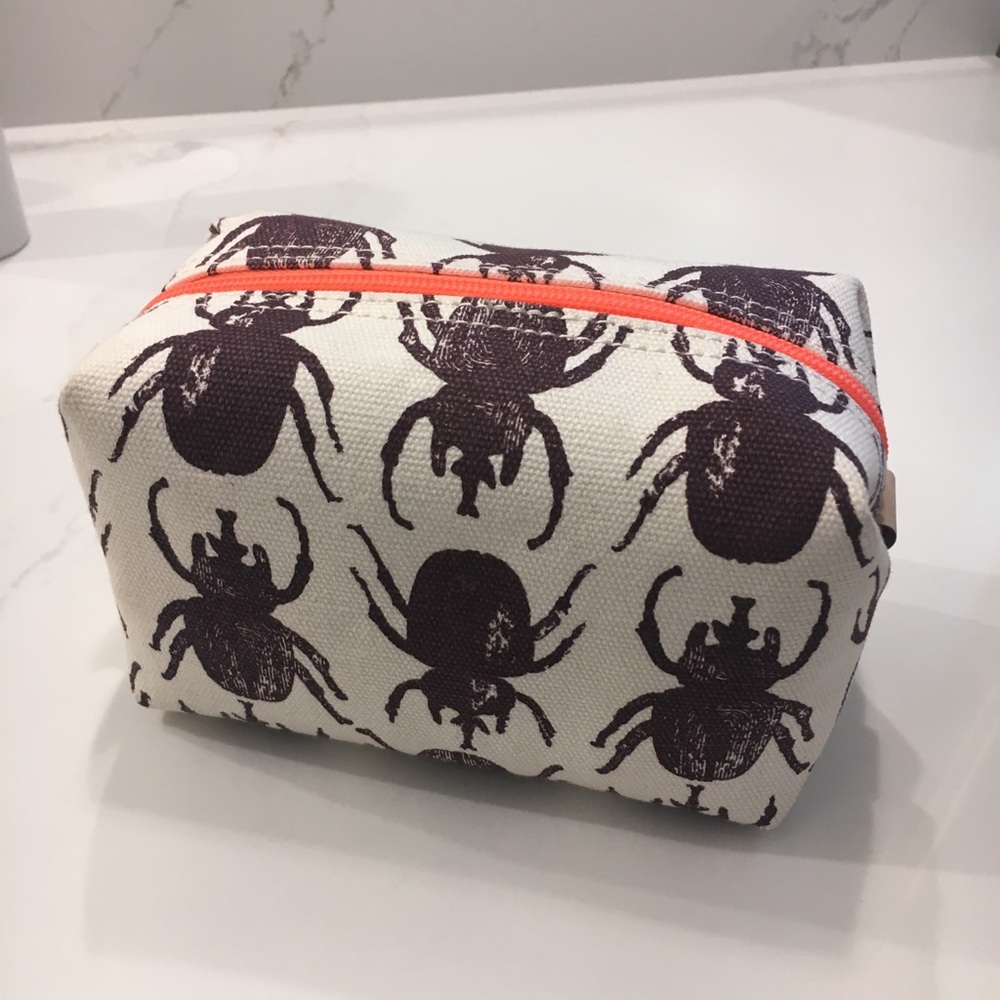 India Hicks Beetle Bag in Wine
